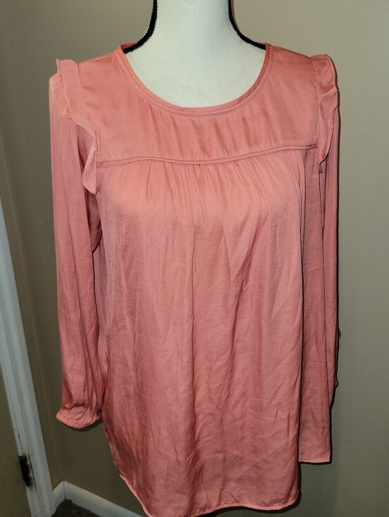 LOFT Tops - 🔥5/$20 LOFT Coral Ruffle Yoke Long Sleeve Blouse